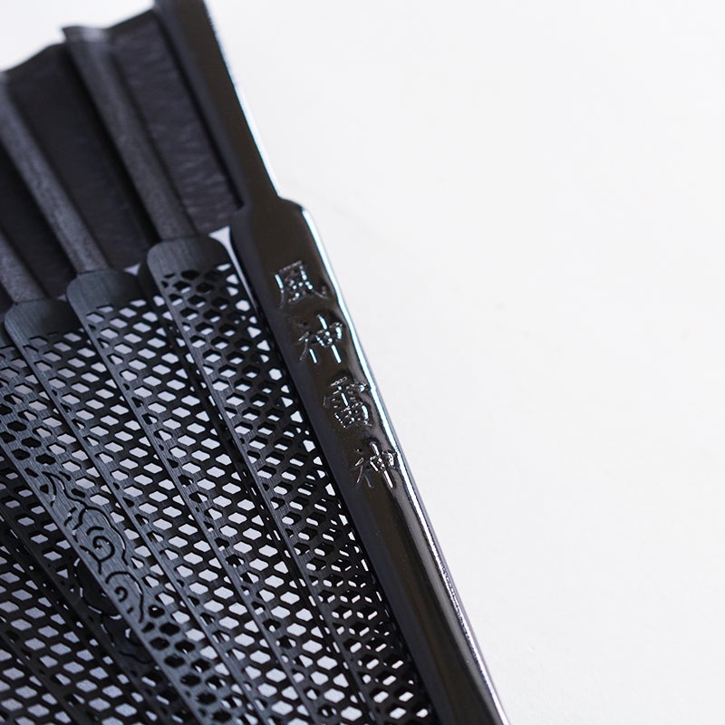 「風神雷神」の文字が刻まれています