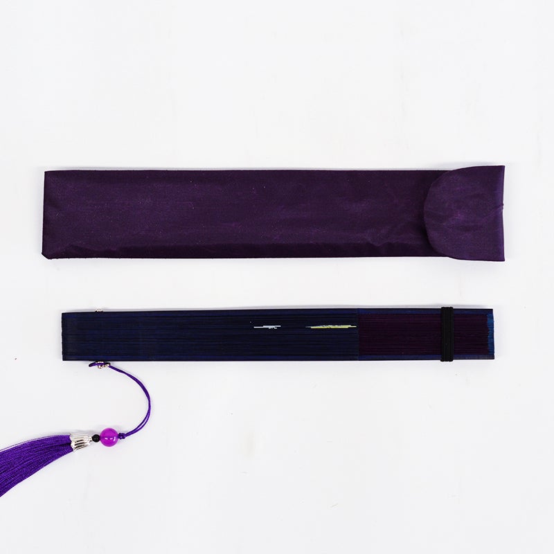 持ち運びや保管時に便利な布製の収納袋付きです