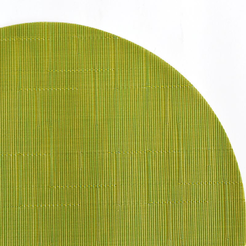 不均一なラインが重なり合う立体的な表情です