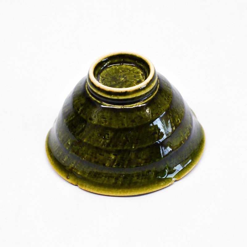 落ち着きのある深い緑色が、和の趣を演出します