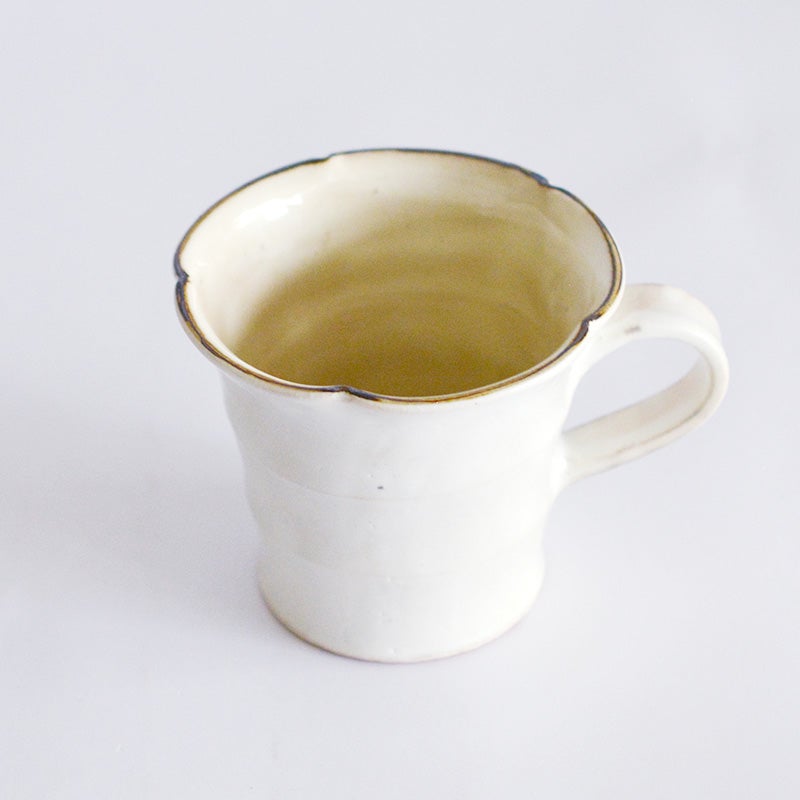 柔らかな乳白色がやさいい表情を醸し出します