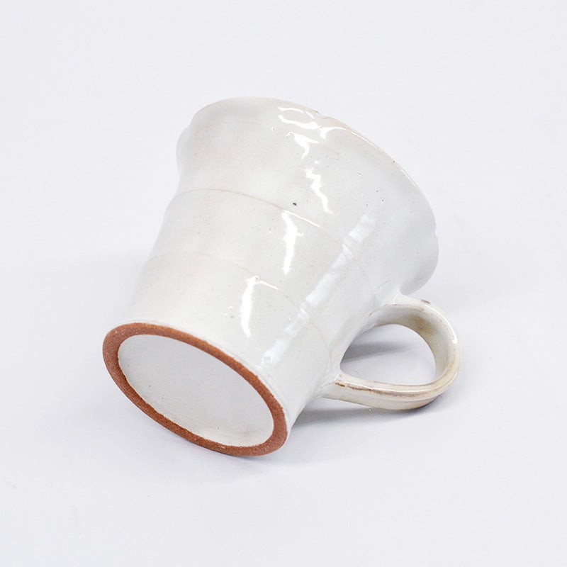 使い込むほど表情を変えていく粉引ならではの趣をお楽しみください