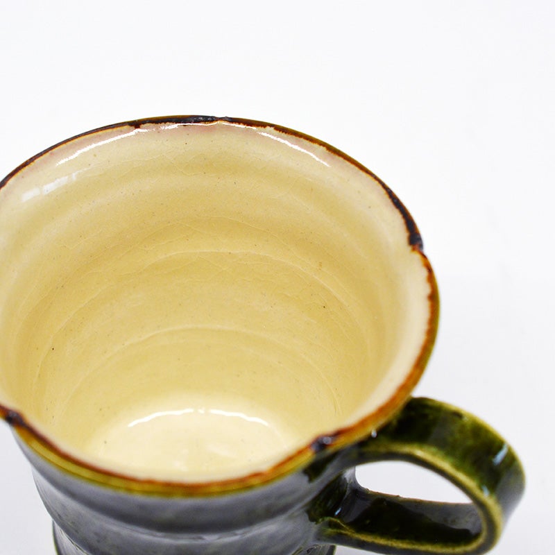 異なる表情を見せる内側