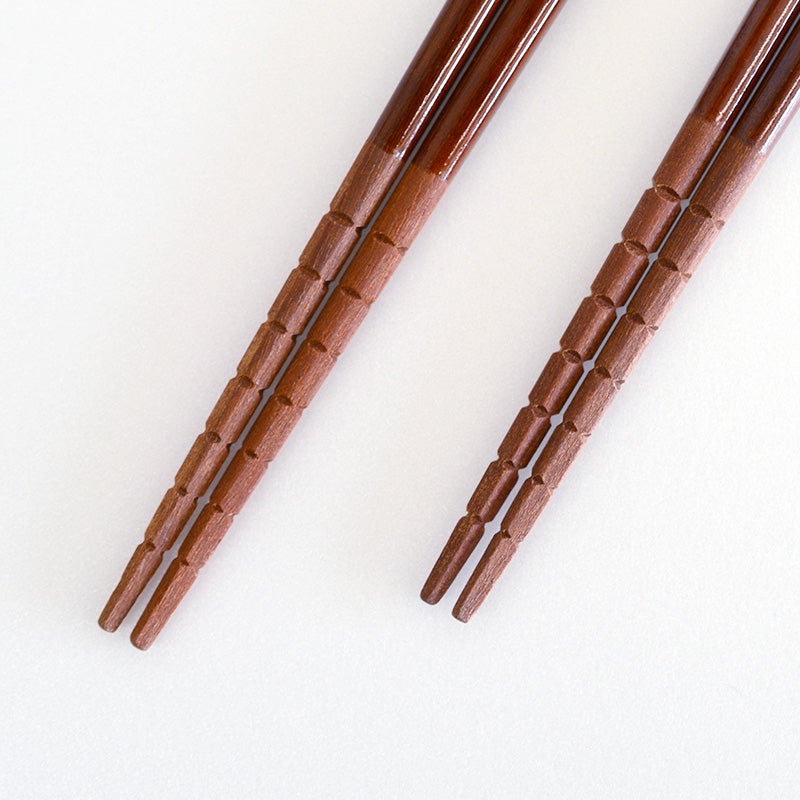 こだわりの箸先、特殊加工で驚異のホールド力