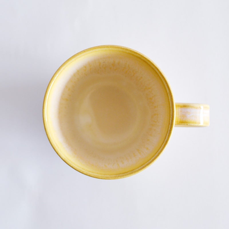 飲み口がわずかに外側に広がっており、スムーズな口当たりと飲み物の香りを引き立てます