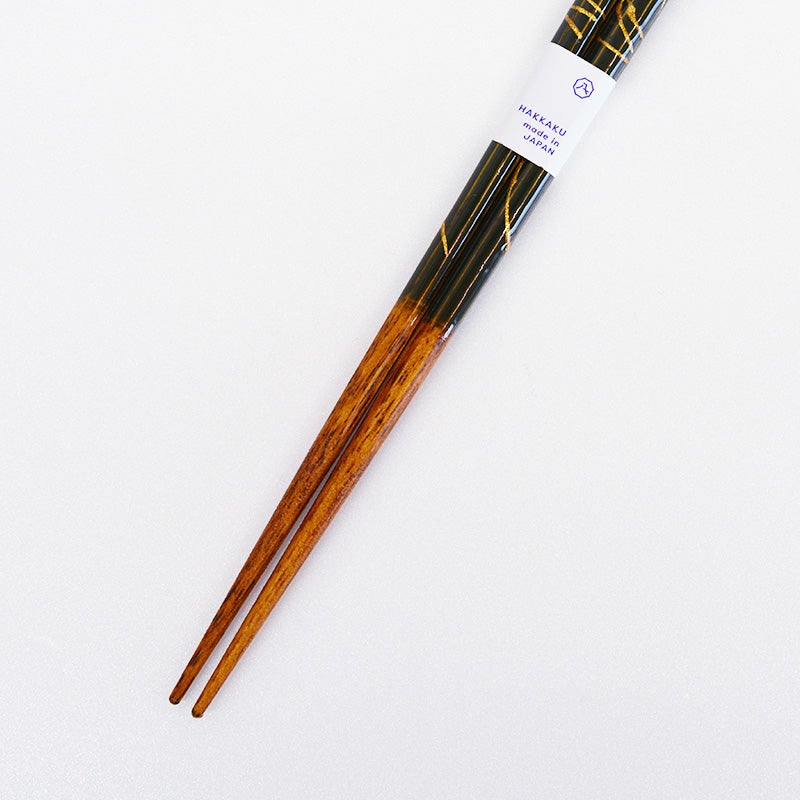 手に持った時のフィット感が良く、角が指に優しく当たります