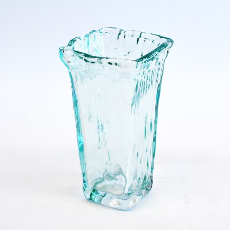 窓辺に置くだけで宝石のようなきらめきを放ちます