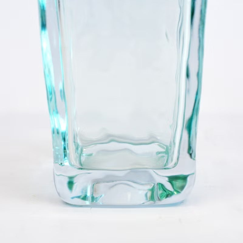 重厚なガラスを使用しているため安定感に優れています