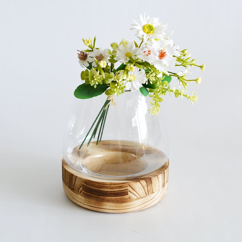 花瓶と造花のセットです