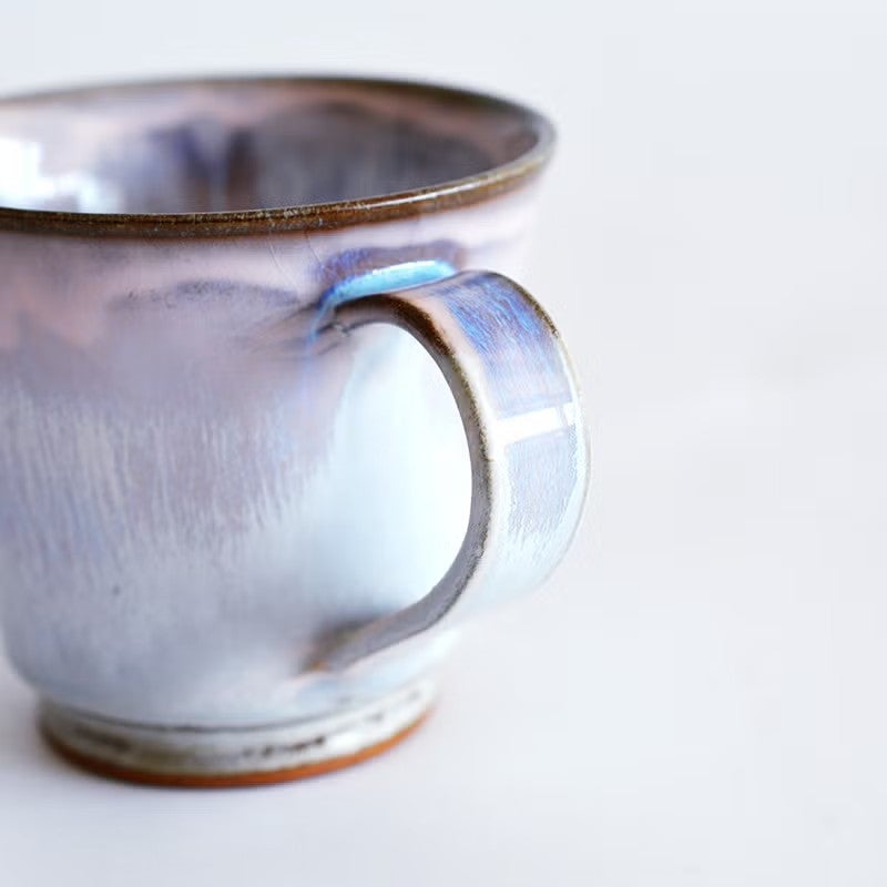 淡く上品なカラーリングは、どんなインテリアや食器にも似合います