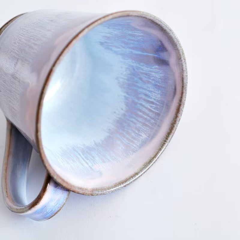 複数の釉薬を重ねることで生まれる、絶妙な色合い