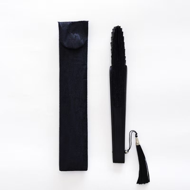 持ち運びに便利な布製の収納袋付です