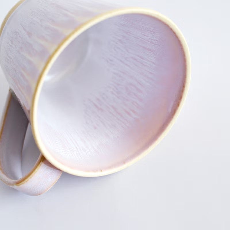 淡く上品なカラーリングは、どんなインテリアや食器にも似合います