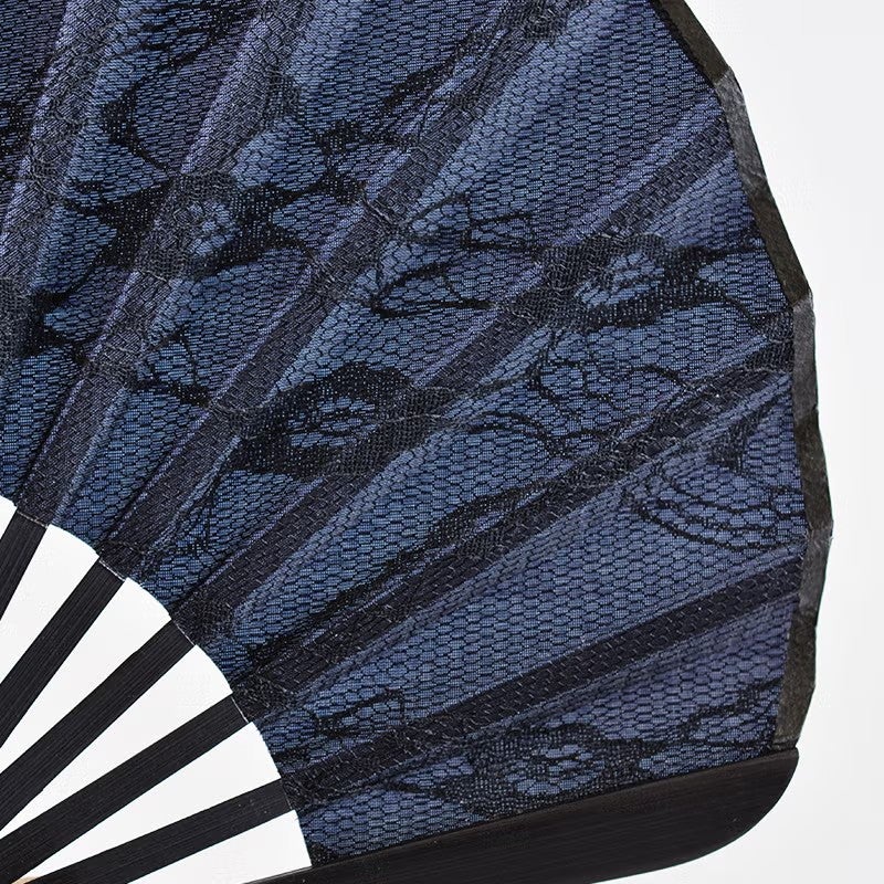 レースを使用した落ち着いたカラーの扇子です