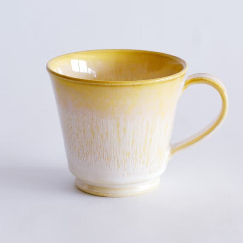 降り注ぐ太陽の光をそのまま器に写し取ったような、温かみあふれる「陽光」