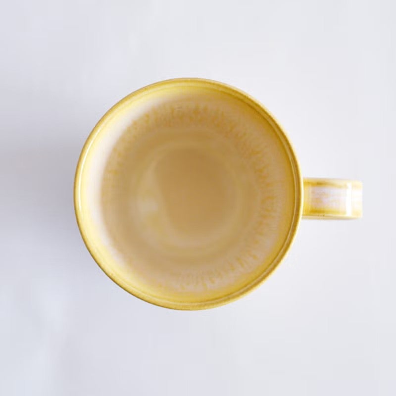 唇に優しくフィットして飲みやすさに配慮された形状です