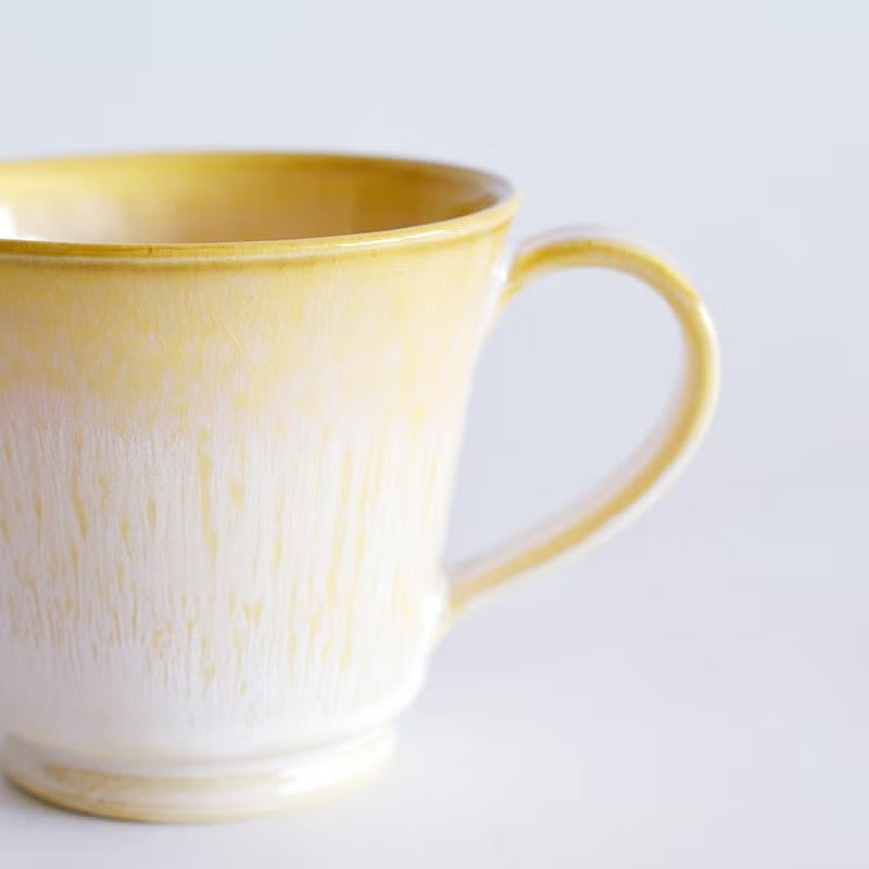 淡く上品なカラーリングは、どんなインテリアや食器にも似合います