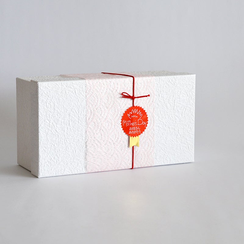 ピンクの透かし和紙と母の日にシール付き