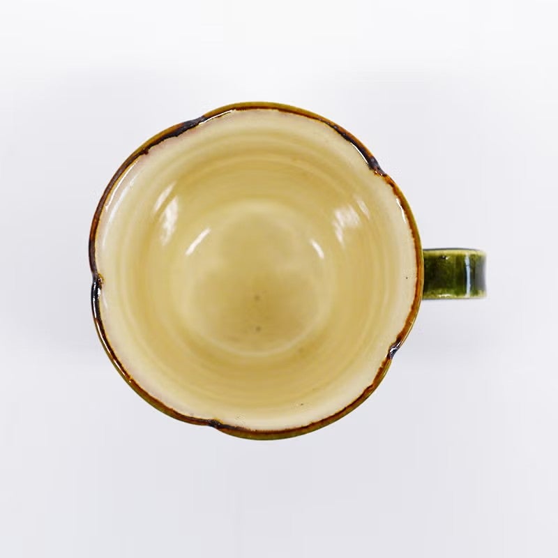 上から見ると花の形に見える形状です