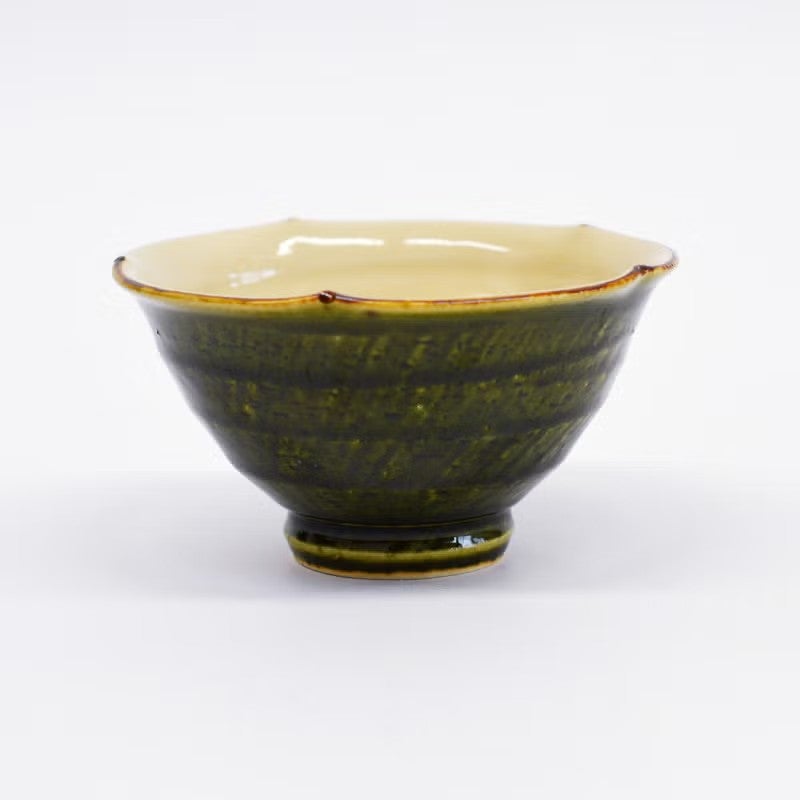 和の趣きをまといながらも、軽量で使いやすく手に馴染むような形です