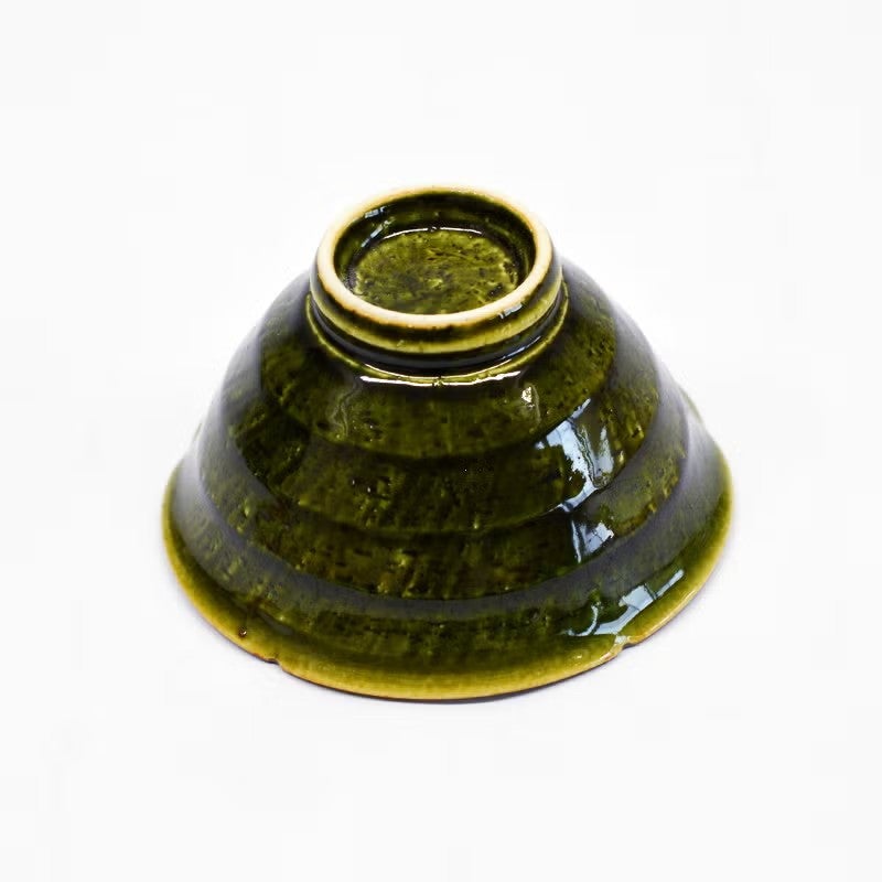 落ち着きのある深い緑色が、和の趣を演出します