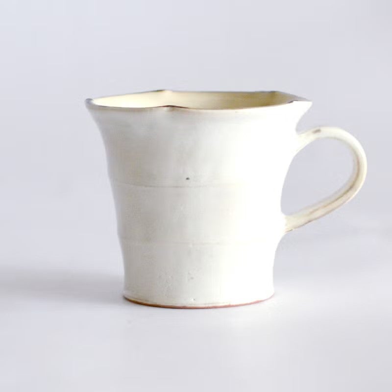 和の趣きをまといながらも、軽量で使いやすく手に馴染む形です