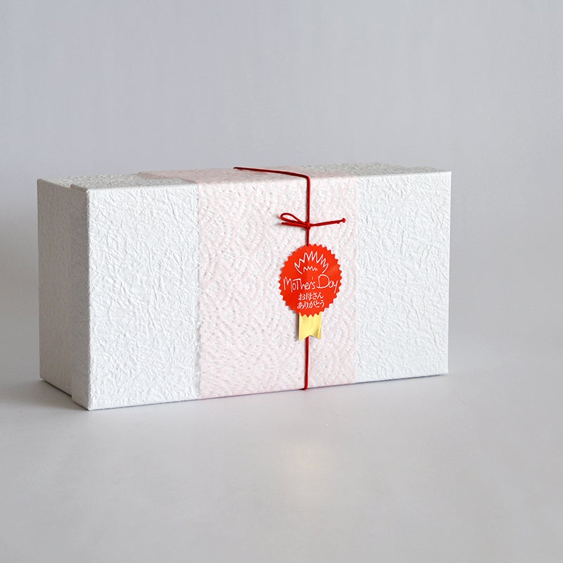 ピンクの透かし和紙と母の日にシール付き