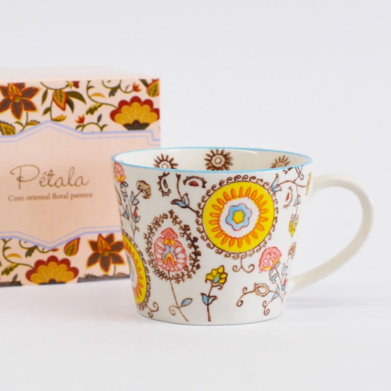オリエンタルな花柄をモチーフにした「Petala マグ サンフラワー」です