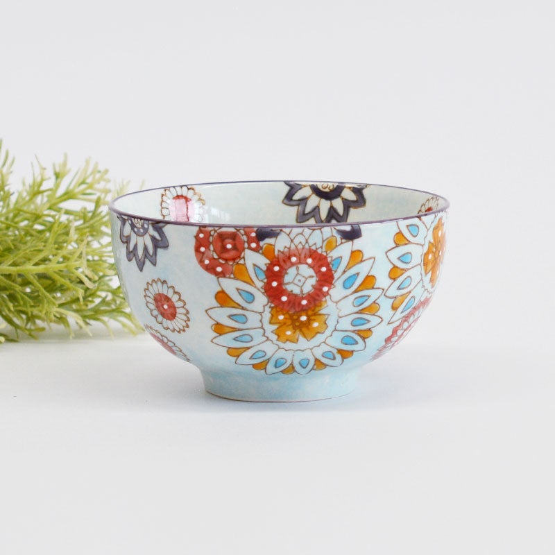 オリエンタルな花柄をモチーフにした「Petala ライスボウル サンフラワー」です