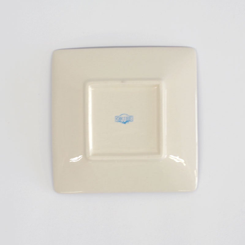 底には織部のオリジナル印が入っています