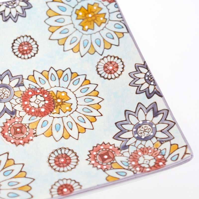 白い点の部分には「いっちん」という技法が使われています