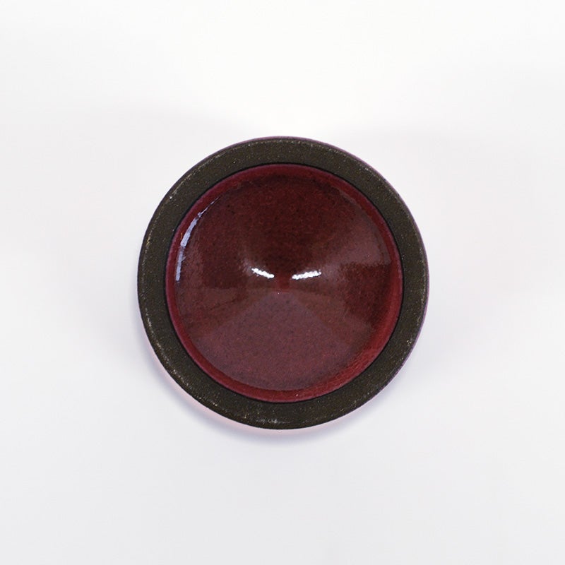 安定感のあるスタイリッシュな形状です