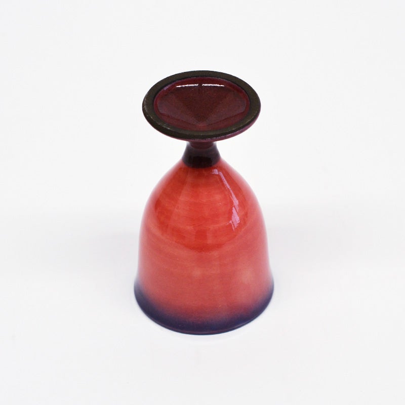 安定感のあるスタイリッシュな形状です