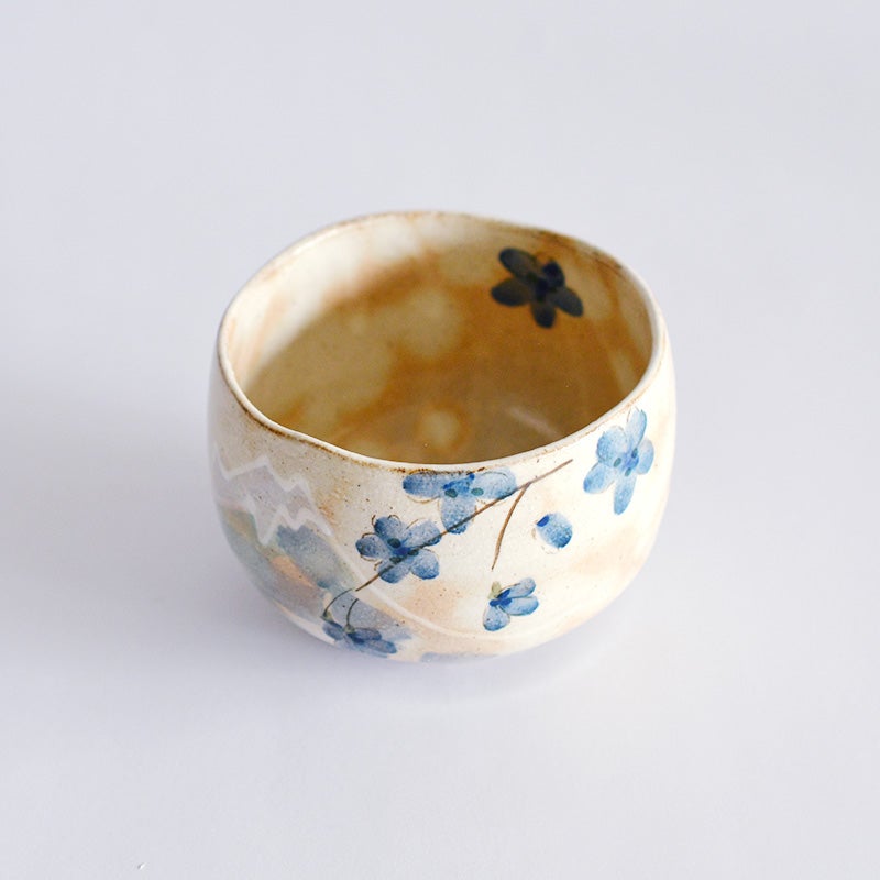 ほうじ茶やカフェオレ、小鉢として料理の盛り付けにも使える汎用性があります