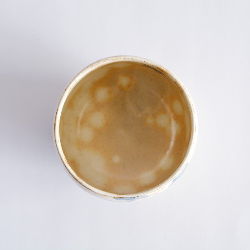 窯変による色の斑が趣を感じさせます