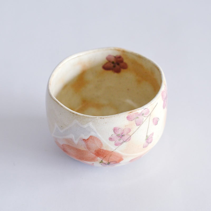 ほうじ茶やカフェオレ、小鉢として料理の盛り付けにも使える汎用性があります