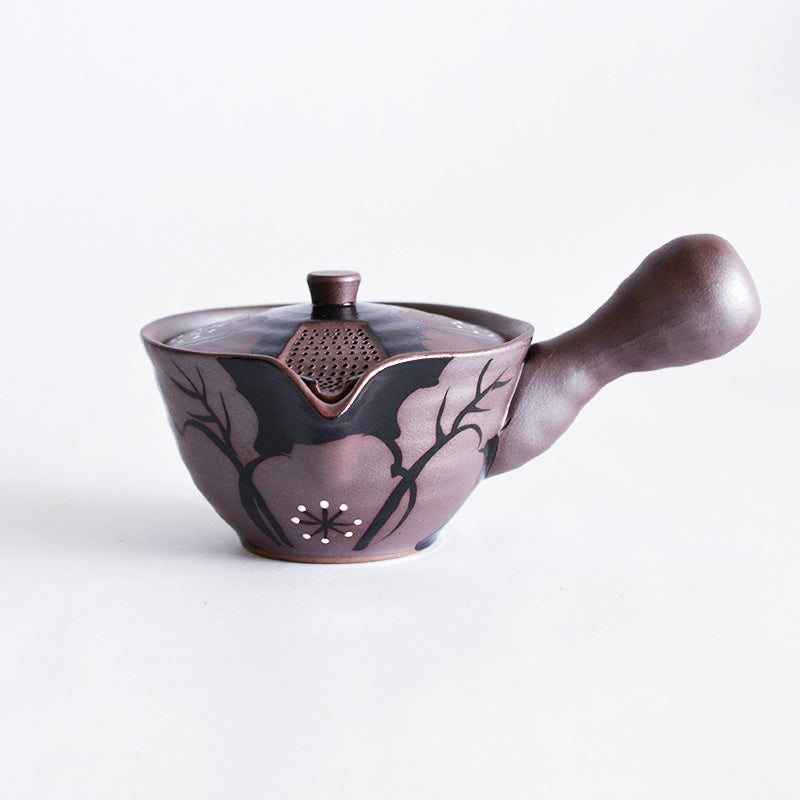 洗練されたマットブラックの質感