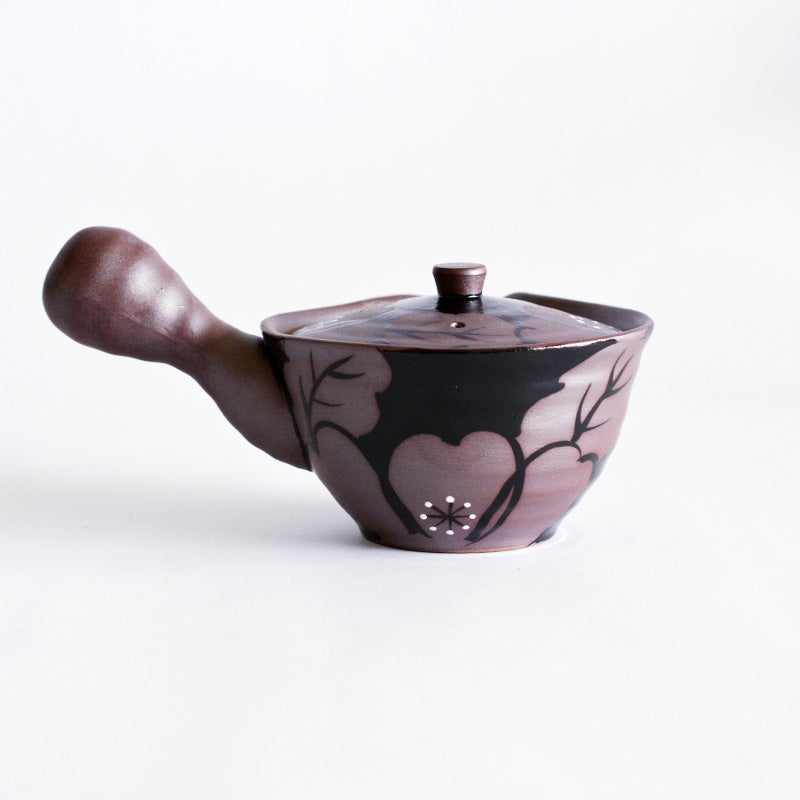 手に吸い付くような「横手型」ハンドル