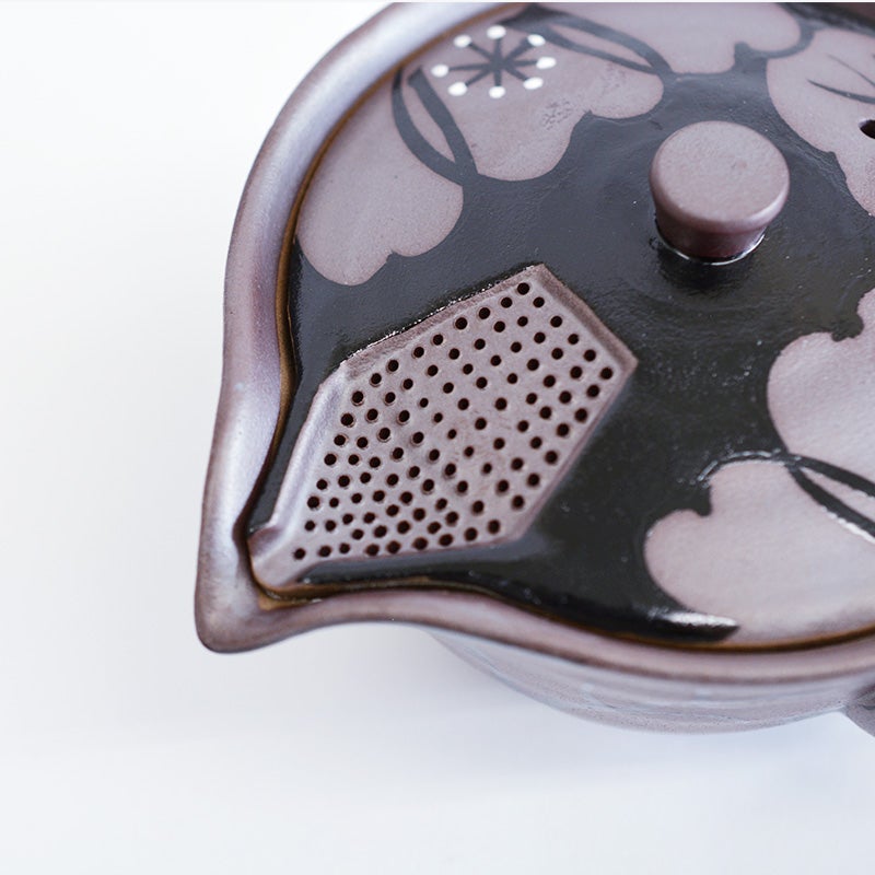 注ぎ口が茶こしになっています