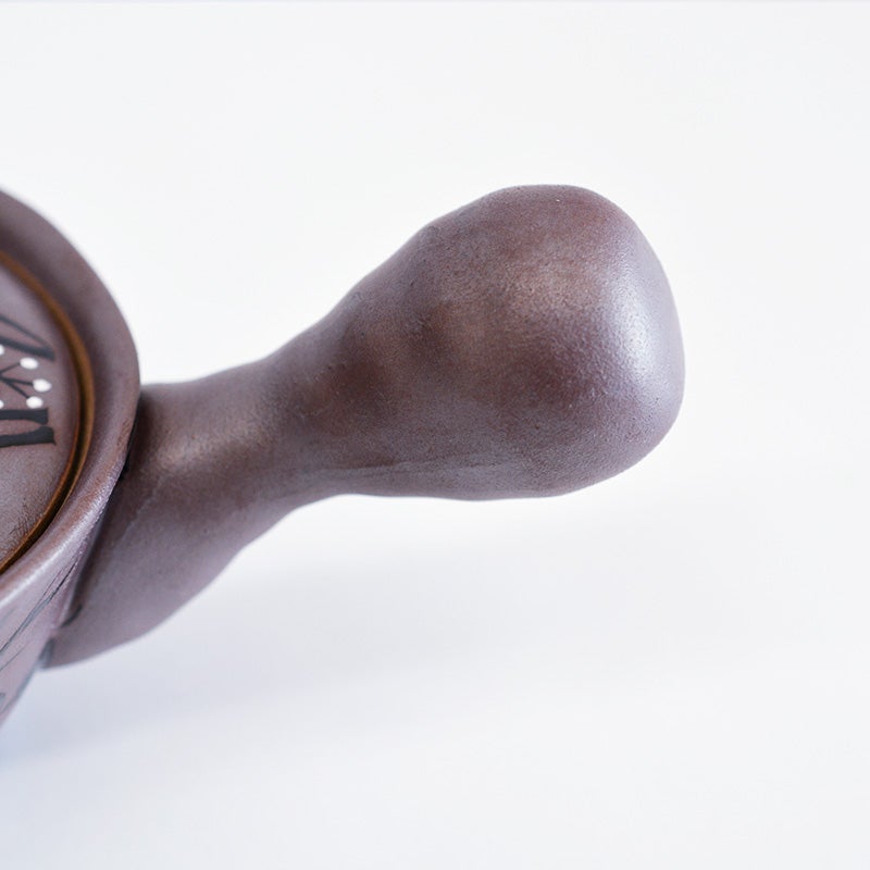 手に吸い付くような「横手型」ハンドル