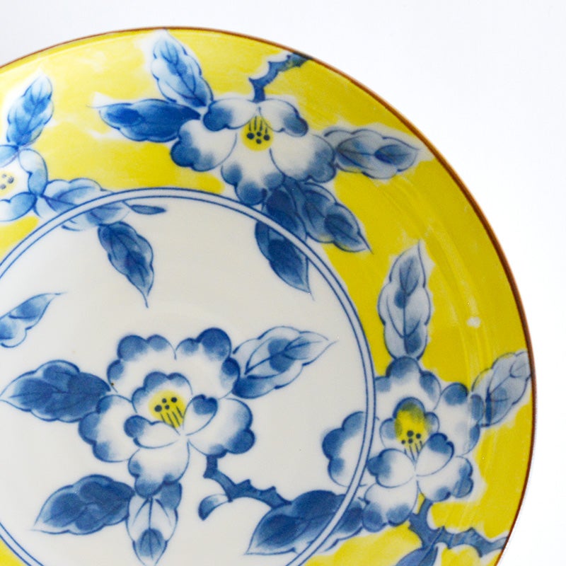 黄色と相性の良い藍色の組み合わせが、凛とした高級感を演出します