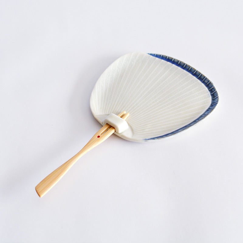 陶器うちわ皿（竹フォーク付）