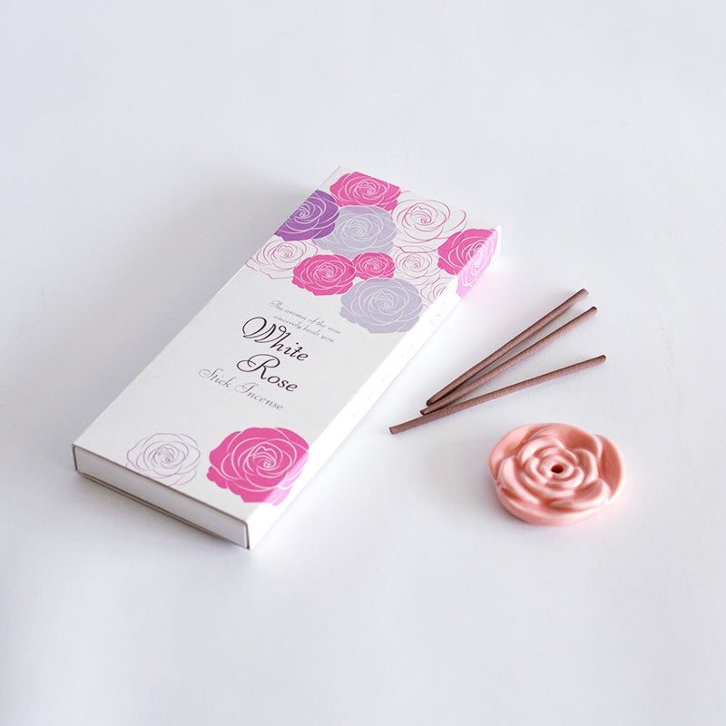 お香と香立てがセットになっているため、初めてお香を手に取る方でも迷わずその場で使い始められます
