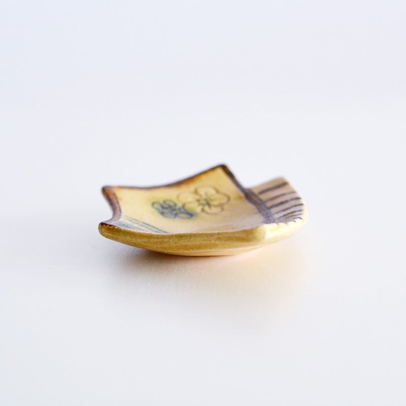 副菜、香の物、和菓子などはもちろん、アクセサリートレイとしても使いやすいサイズ感です