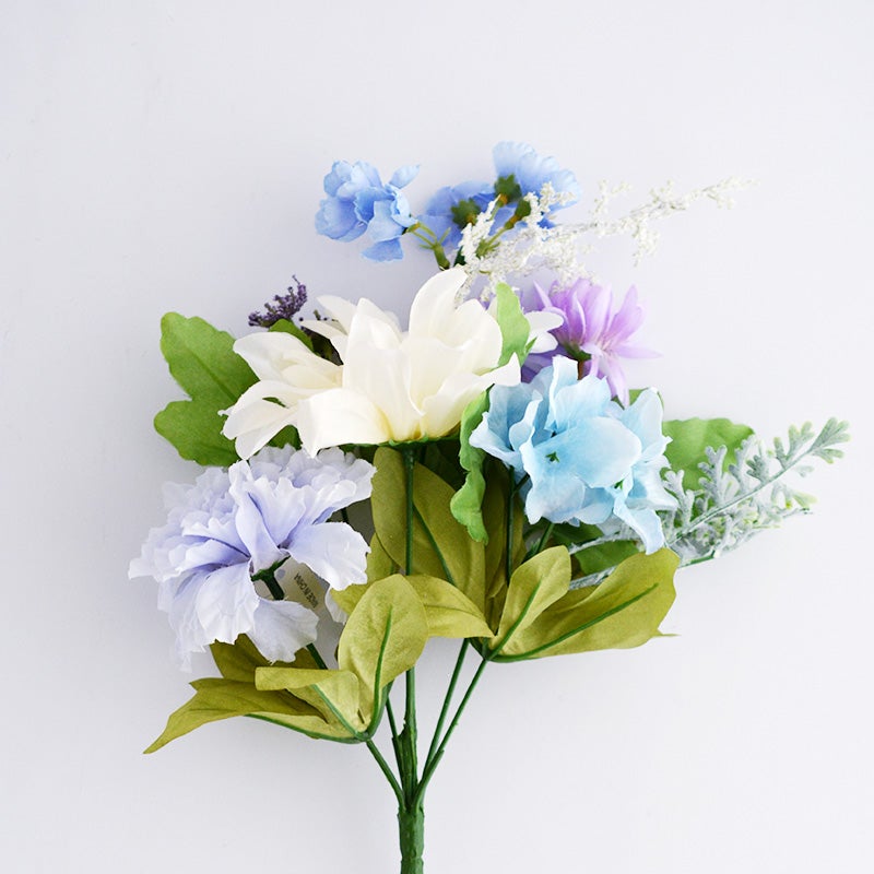 お手入れ不要でいつでもきれいなお花をお供えしておけます