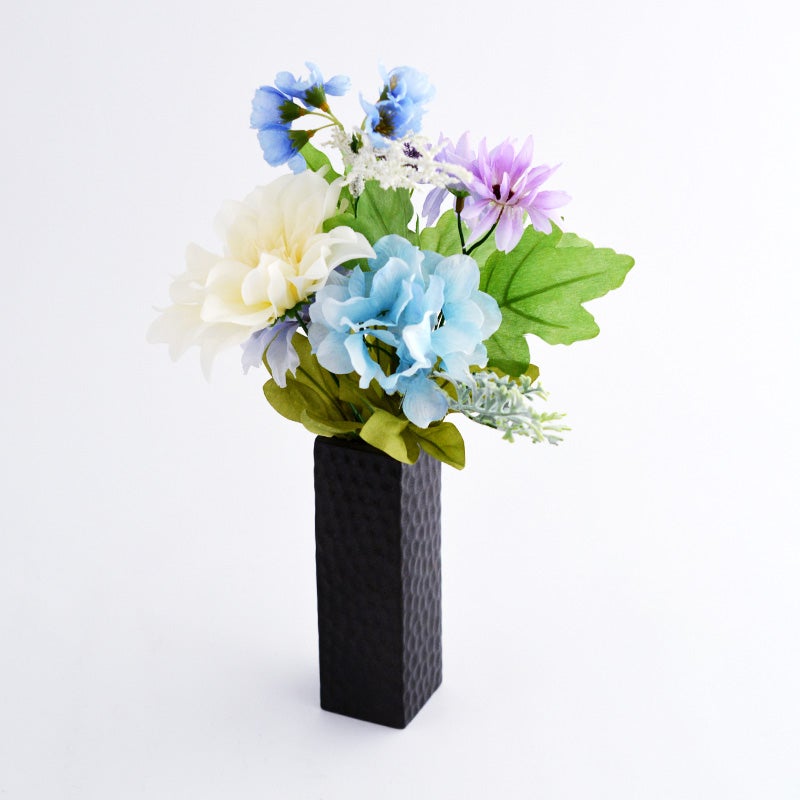ワイヤーで自由に曲げることができます（花瓶は別売りです）