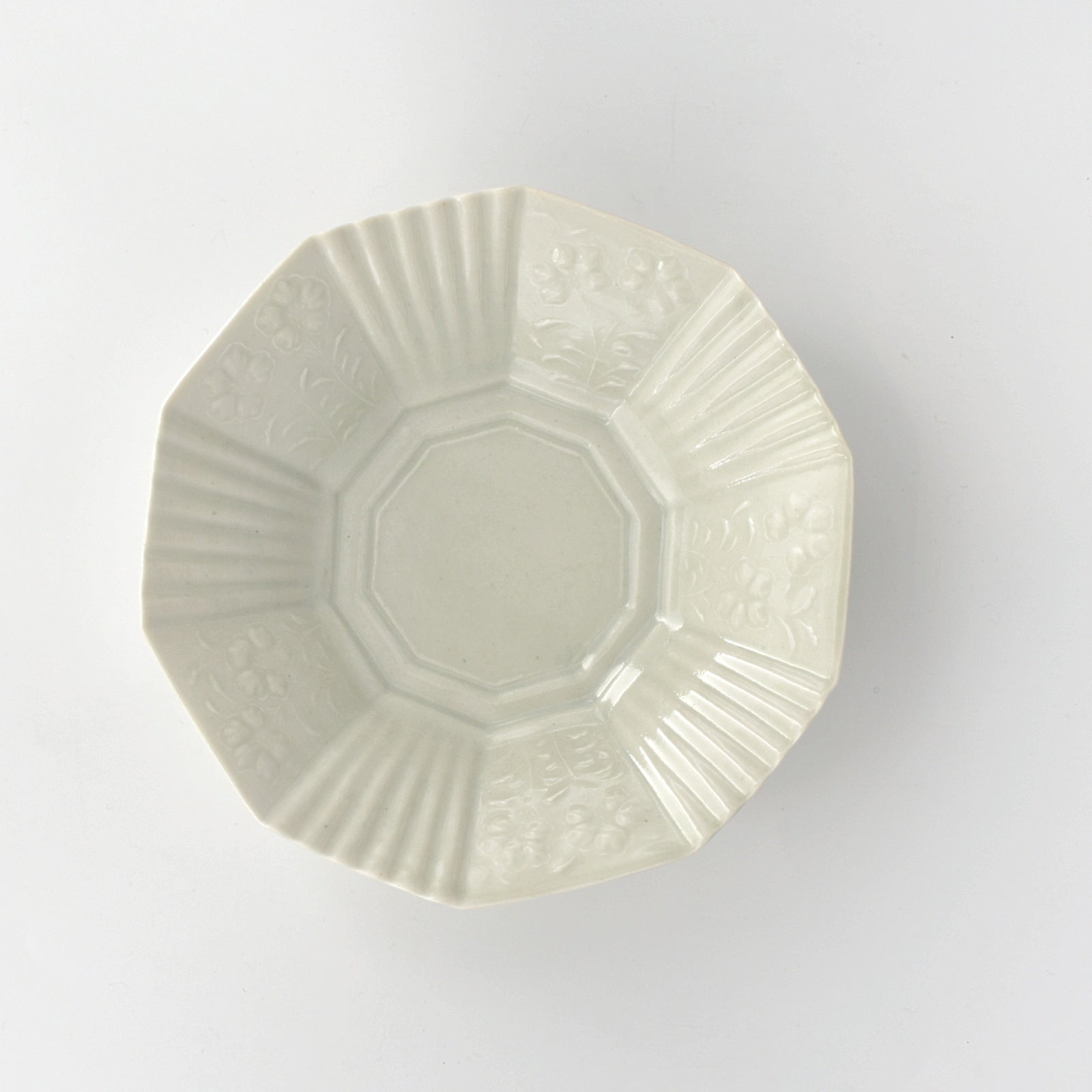 白磁陽刻十角鉢｜和食器通販｜織部 Online Store【公式】