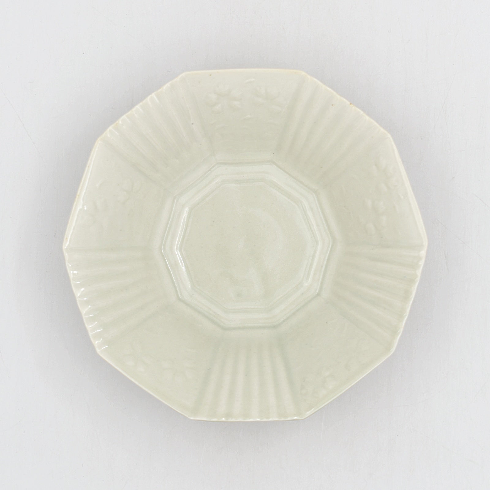白磁陽刻十角鉢｜和食器通販｜織部 Online Store【公式】