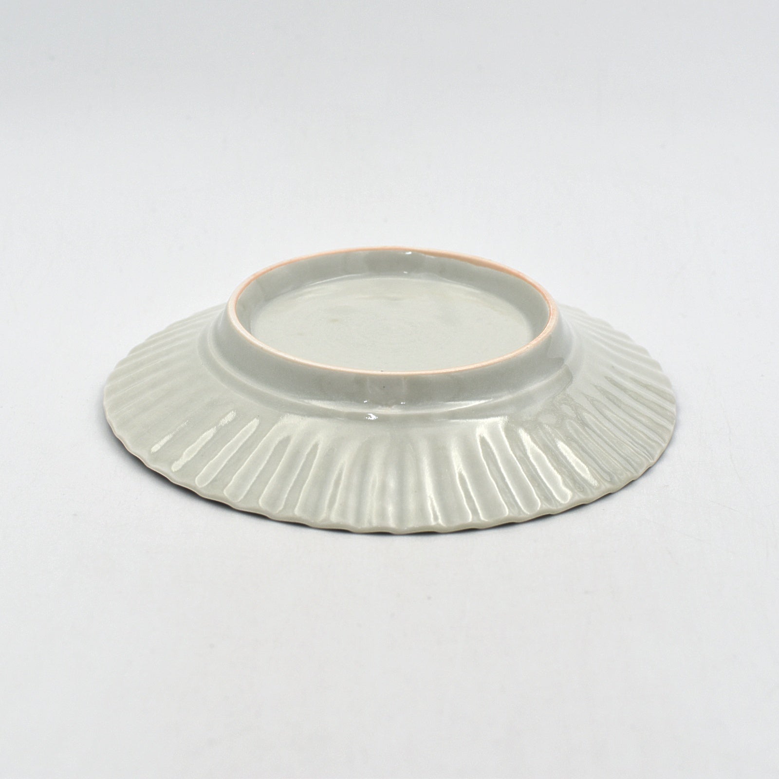 白磁陽刻輪花皿｜和食器通販｜織部 Online Store【公式】