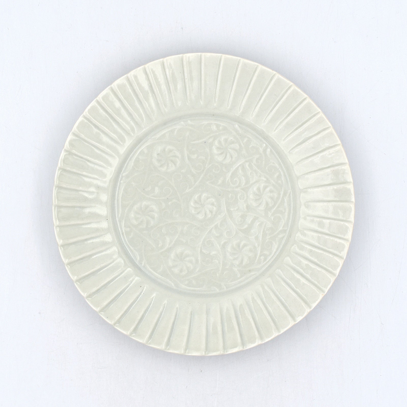 白磁陽刻輪花皿｜和食器通販｜織部 Online Store【公式】